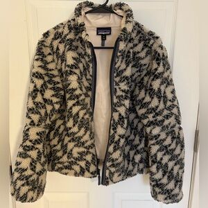 Patagonia Women's Black and Cream Teddy Jacket